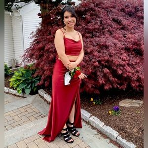 A burgundy dress from Windsor. Only wore once and still in perfect conditions.